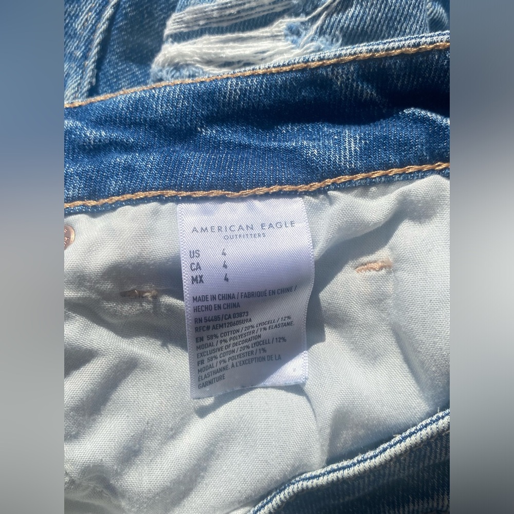 American Eagle Denim Mom Short Distressed Jean Shorts ~ Size 4 - Picture 8 of 8